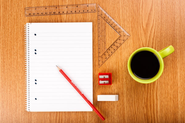 【幼儿园托班健康领域活动教案】幼儿园托班健康活动：帮鸟妈妈找蛋