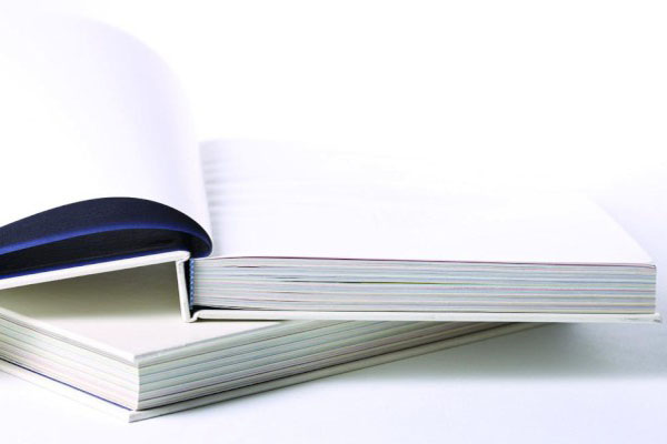 【幼儿园托班体育游戏活动教案】幼儿园托班体育游戏教案：走脚印